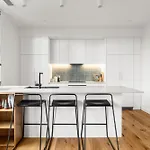 Docker Street Apartments By Urban Rest