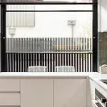 Docker Street Apartments By Urban Rest