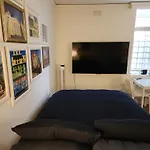 Cute And Cosy Studio!