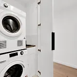 Gorgeous 2Bed 2Bath Apartment Near Crown