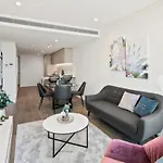 Southbank 2Br - City & Bay Views