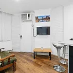 Shelleystayz On Flinders 111