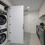 Wow Apartment On Collins