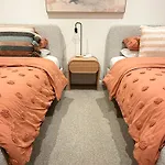 Lonsdale St Luxury Cbd Family Apartment With Free Parking