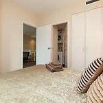 C2Cbd Melbourne Apartment