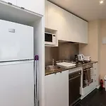 C2Cbd Melbourne Apartment