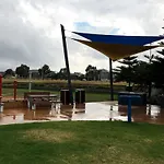 Deluxe Lake View House 20Mins Cbd