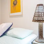 2 Bd Central Melbourne Apartment