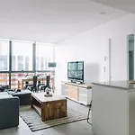 Designer 2 Bedroom + Pool + Gym + Close To Cbd