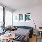 Modern Central Melbourne Home + Pool + Gym