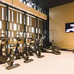 Modern Central Melbourne Home + Pool + Gym