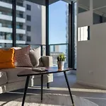 Southbank 2 Bed Apartment With View Next To Crown