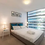 Southbank 2 Bed Apartment With View Next To Crown