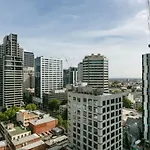 Melbourne Star - Central City Location - Sleeps 5