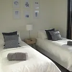 Modern 3 Bedroom Apt With Free Parking, Netflix, Wifi & Welcome Wine By Bnb Pro