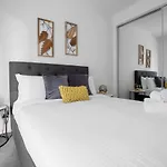 Elegant Stylish Living@Mooneeponds Wifi/Parking