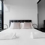 Luxury 2Bed2Bath Apt In The Heart Of Mel@Collins