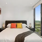 Yarra Riverside 2-Bed Retreat In Prime Location