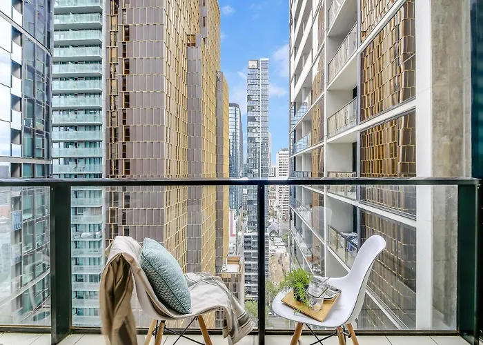 A Stylish & Cozy 2Br Apt Near Melbourne Central