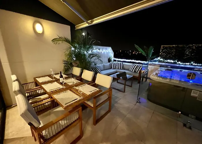 Luxury St Kilda Townhouse In The Sky