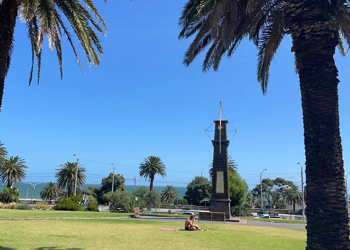 St Kilda Beachfront 2 Bedroom Apartment