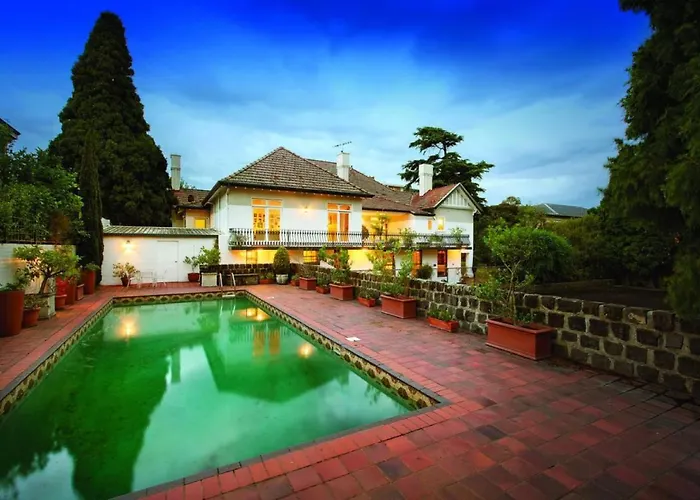 Light Filled Grand Family With Return Veranda