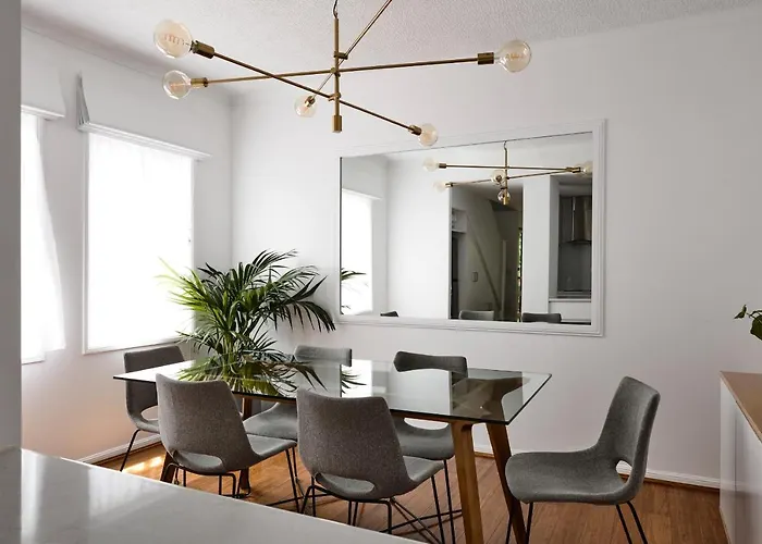 Stylish Townhouse In Melbourne\'S Playground