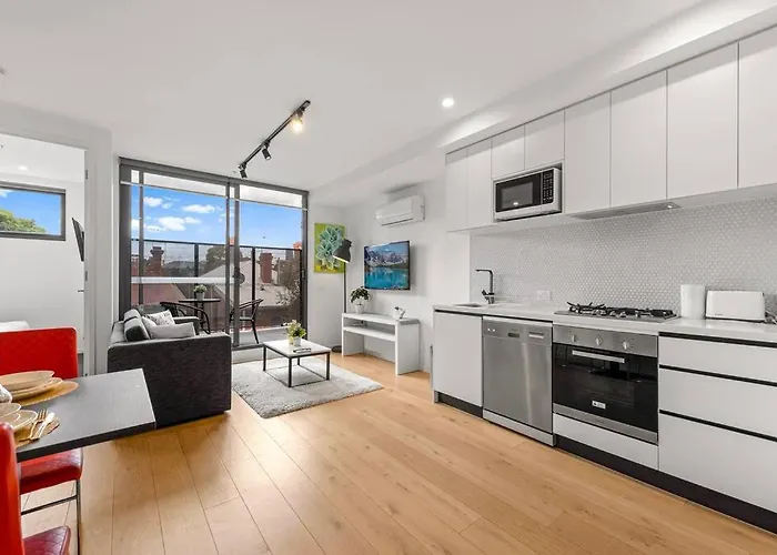Windsor 2 Bd Apartment With Parking On Site