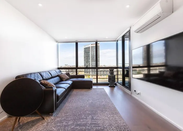 On The River - A Resort-Style Retreat In Docklands