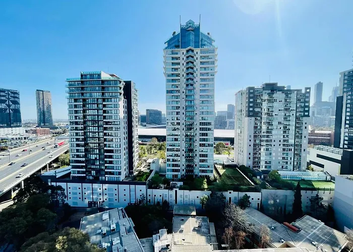 Urban Chic Retreat Near Crown W/ Free Parking