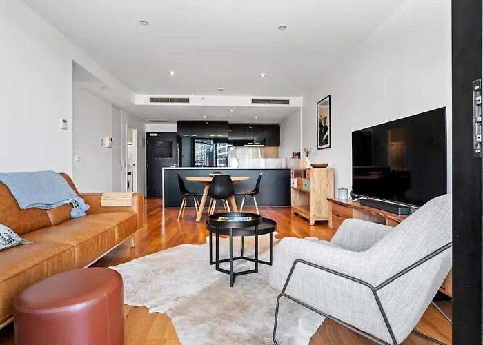 Sky Way On 10Th - A Sleek Balcony Pad With Parking