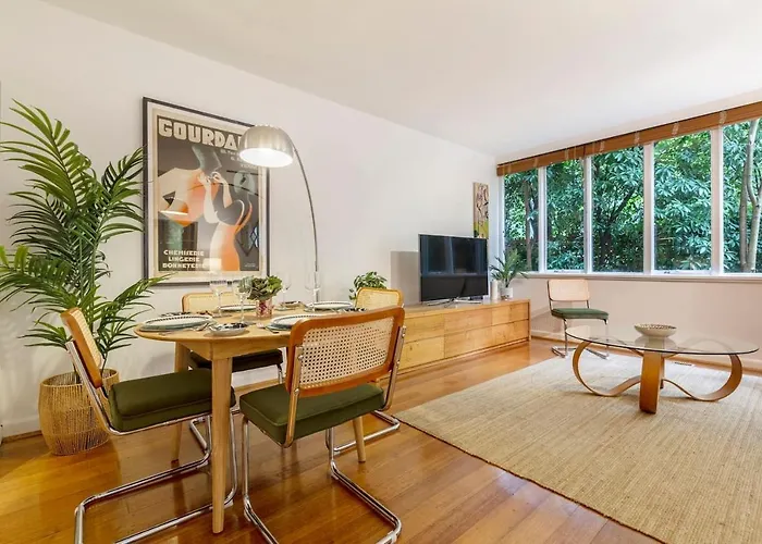 Coolullah Catch - Enjoy Mid-Century Urban Living