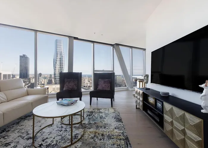 Iconic High-View Oasis Between Docklands And Cbd