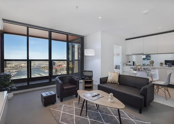 Marvellous 2-Bed High-Rise: Amazing Views, Free Parking