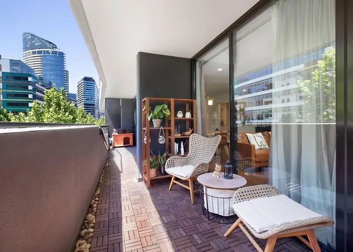 Spacious 2-Bed Apt In Docklands Balcony & Free Parking