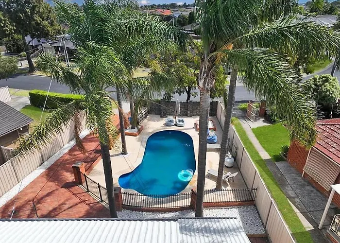 Evies White House Oasis I Pool & Close To Airport