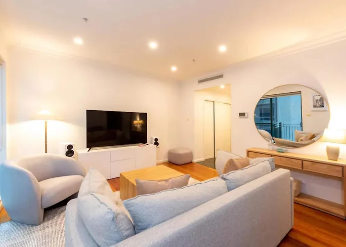 Spacious 3-Bed Unit In Melbourne Cbd W Pool & Gym