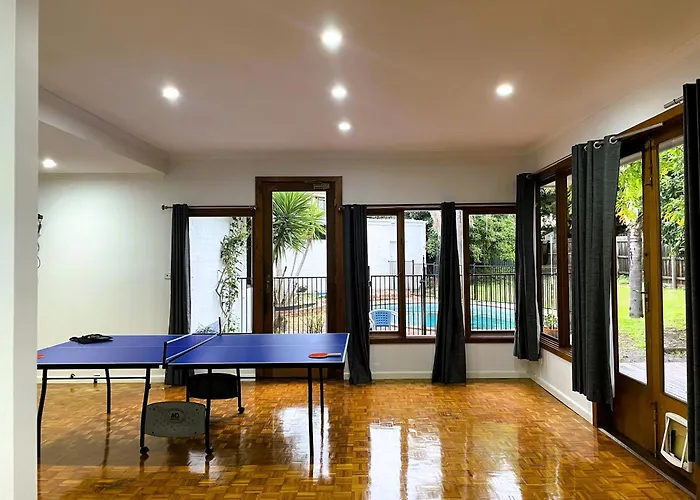 Luxury 5 Bedrooms, Pool, Quiet