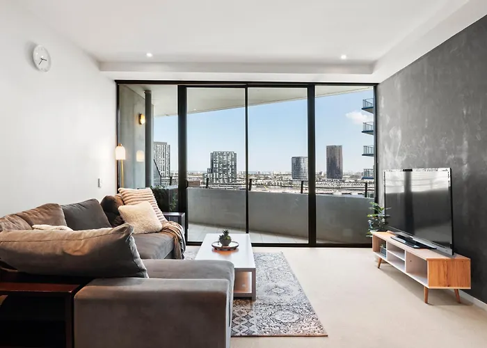 Sea View, Gym & Pool, 2 Bedrooms 2 Bathrooms