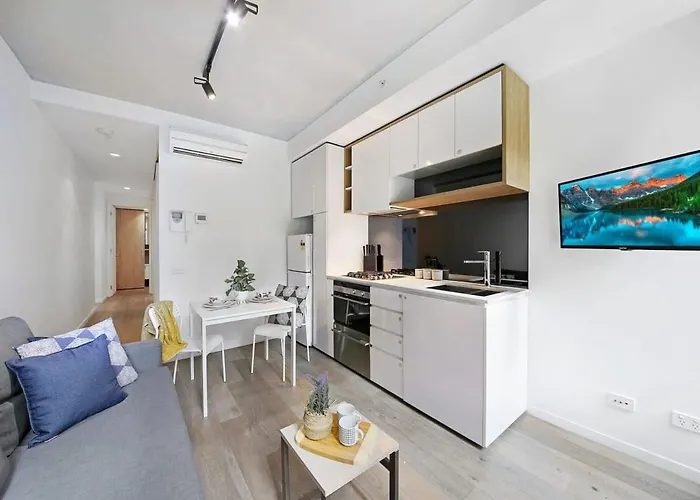 A Comfy & Modern 2Br Apt Near Melbourne Central