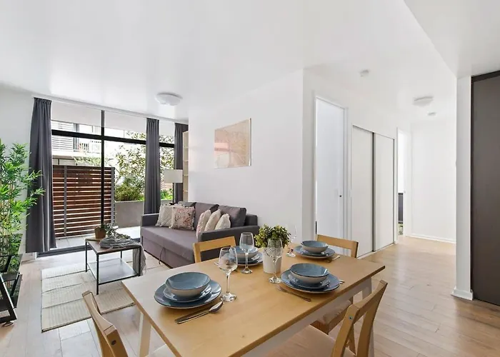 A Spacious 2Br Apt With A Courtyard & Free Parking