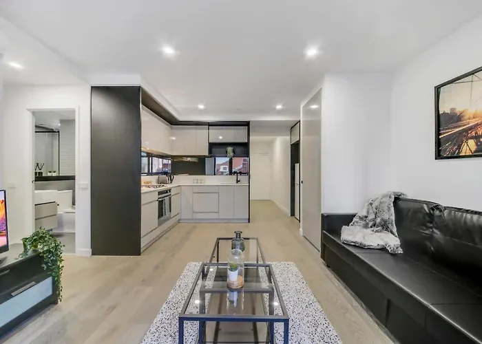A Comfy 2Br Apt 5-Min Walk To Melbourne Central