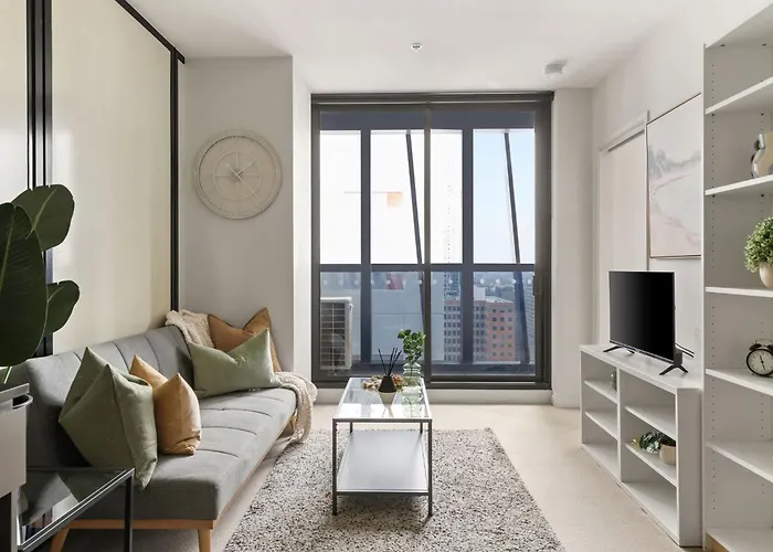 A Chic & Comfy 2Br Apt On Collins With City Views