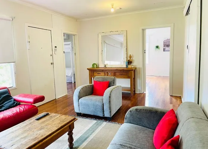 D122 Lovely London Home