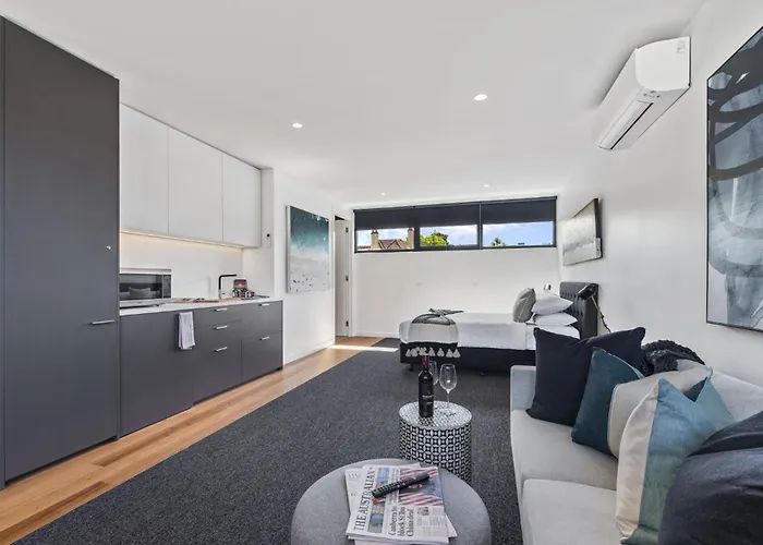 Stylish Studio With Great Amenities Near Beachside