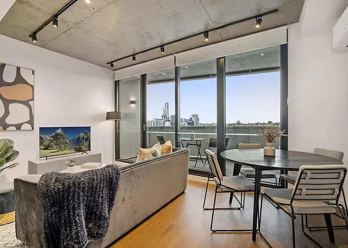 Modern, Executive 1 Bedroom Apartment With Balcony