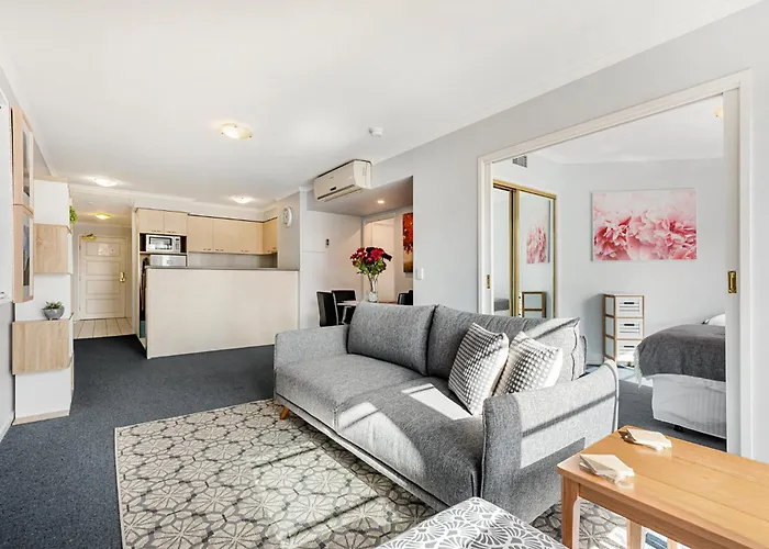 Family Unit With Balcony, Free Trams To Cbd Sights