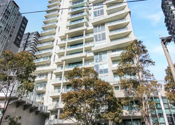 Spacious Living And Grand Views In Southbank