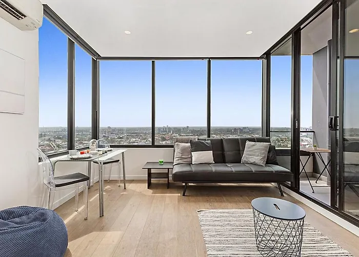 Sunshine Cbd Apt With Stunning Views Plus Pool
