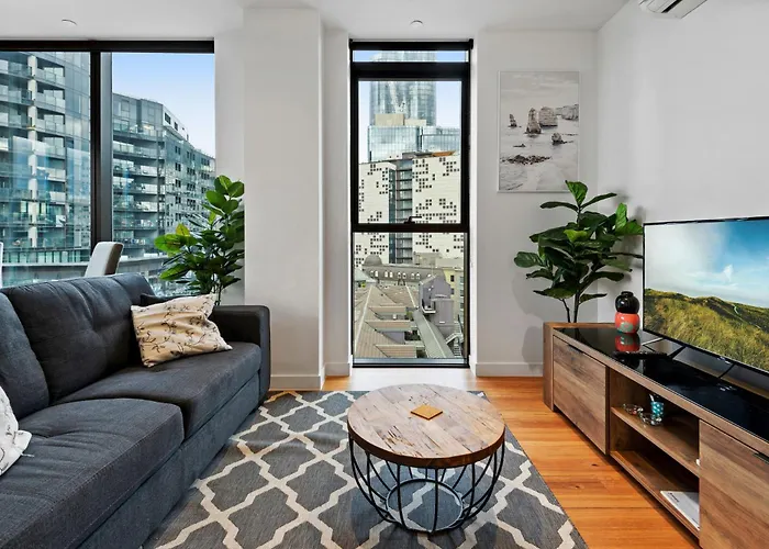 Bright Apartment With City Views In Trendy Locale
